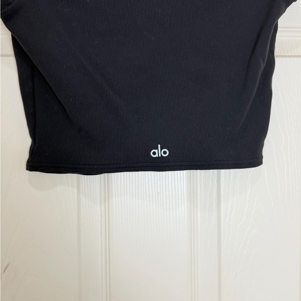 ALO Yoga Black V-Neck Crop Top - Picture 5 of 5